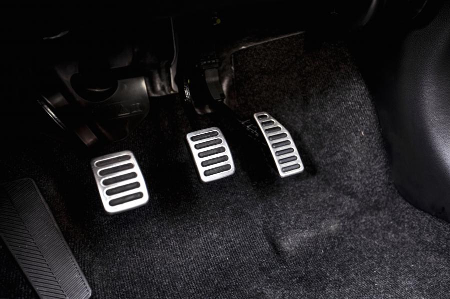 Детали интерьера Suzuki Swift Sport 2019 года  (ZA) (фото 10 из 32)